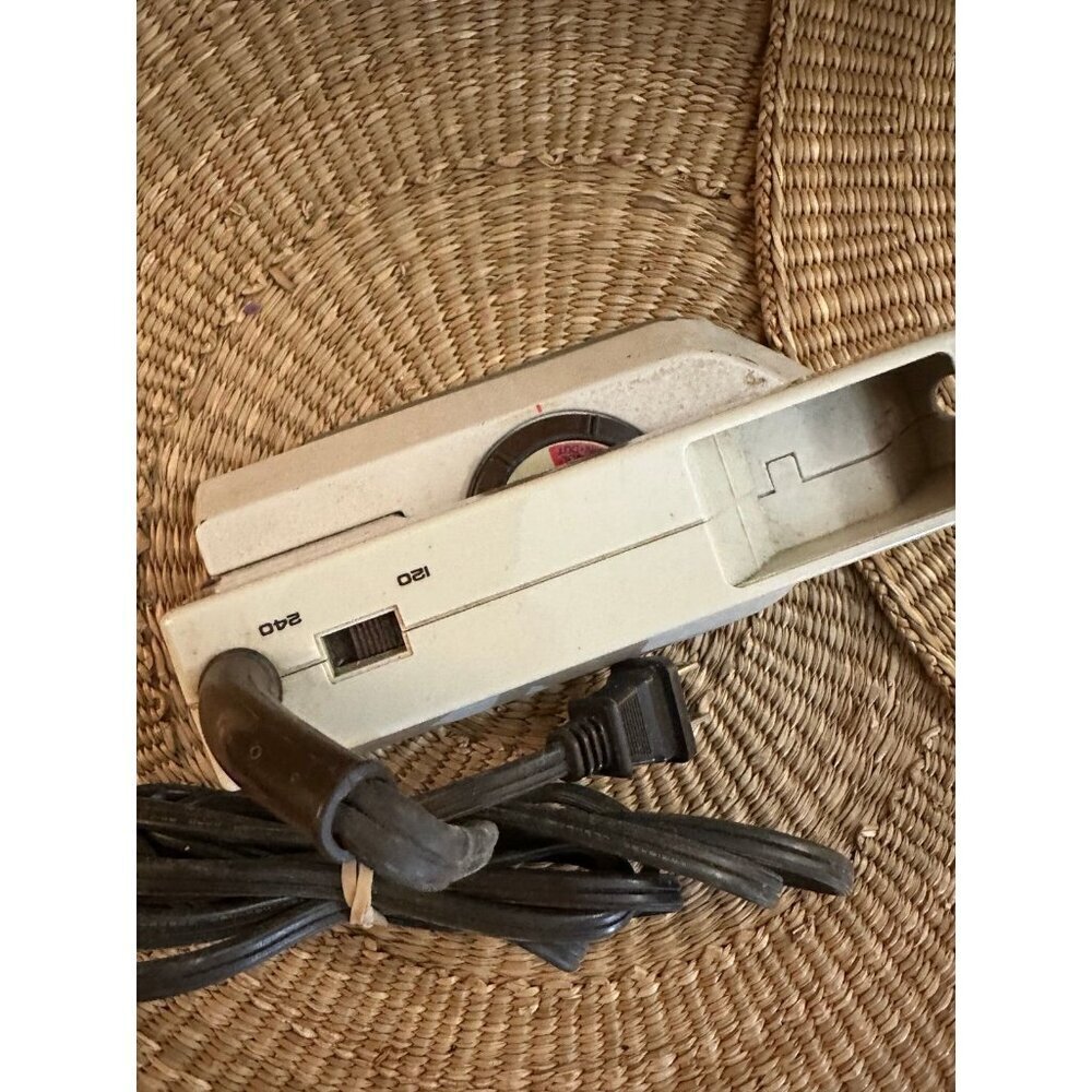 Vintage Norelco Travel Iron – Model 1635 - Picture 9 of 9